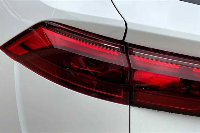Photo of 2025 Glacier White Metallic Audi SQ8