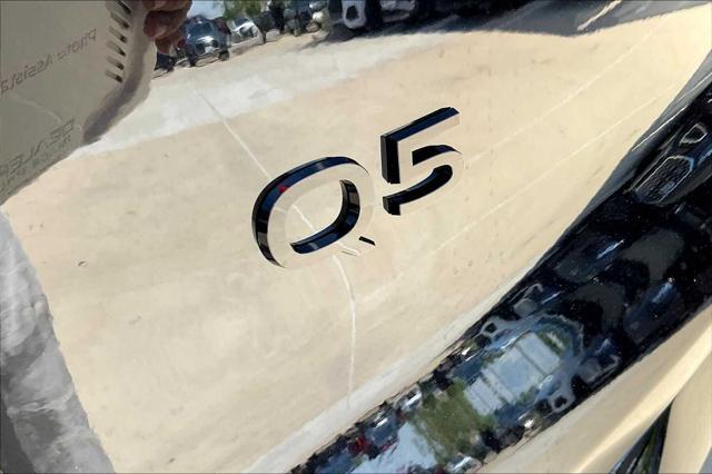 Photo of 2025 Mythos Black Metallic Audi Q5