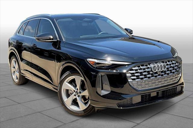 Photo of 2025 Mythos Black Metallic Audi Q5