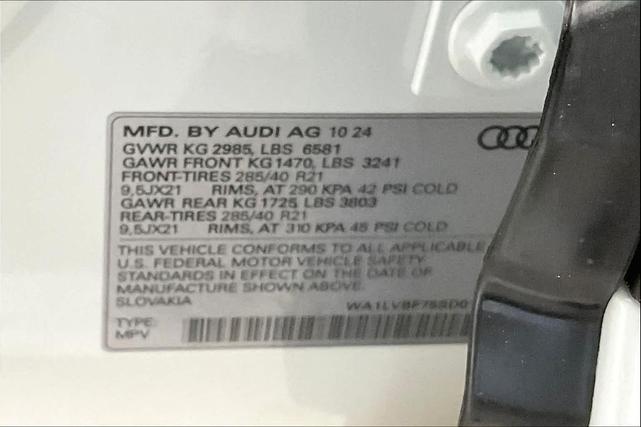 Photo of 2025 Glacier White Metallic Audi Q7