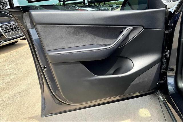 Photo of 2022 Solid Black Tesla Model Y
