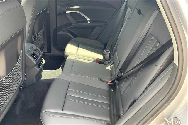 Photo of 2025 Florett Silver Metallic Audi Q5