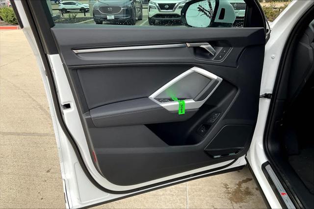 Photo of 2025 Arkona White Audi Q3