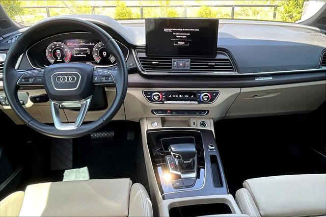 Photo of 2022 Glacier White Metallic Audi Q5