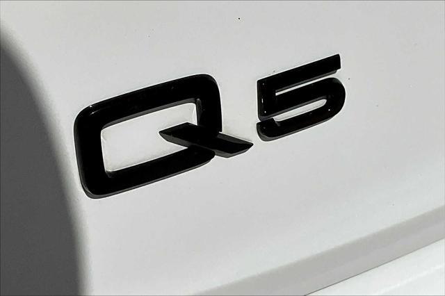 Photo of 2022 Glacier White Metallic Audi Q5