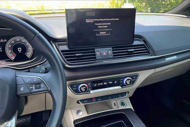 Photo of 2022 Glacier White Metallic Audi Q5