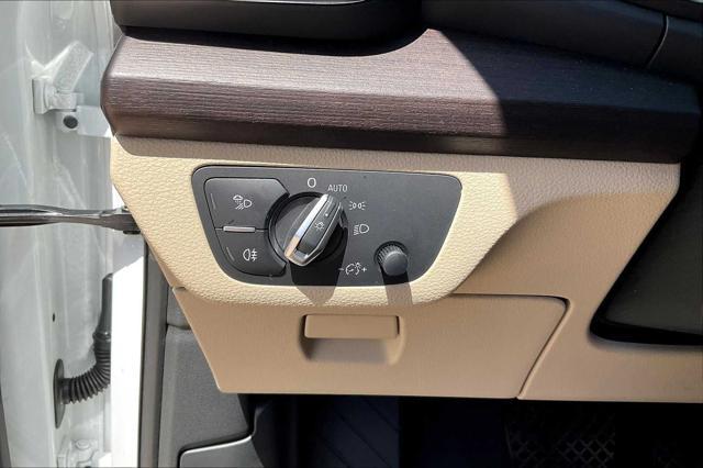 Photo of 2022 Glacier White Metallic Audi Q5
