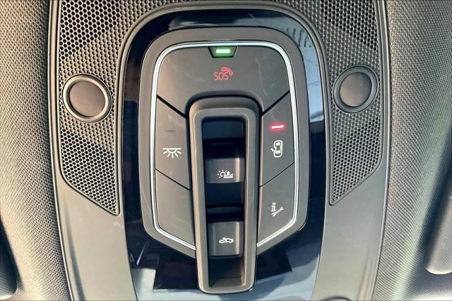 Photo of 2022 Glacier White Metallic Audi Q5