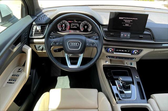 Photo of 2022 Glacier White Metallic Audi Q5