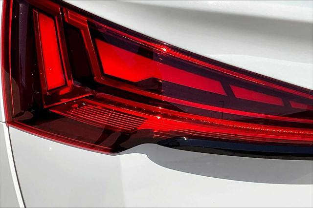 Photo of 2022 Glacier White Metallic Audi Q5