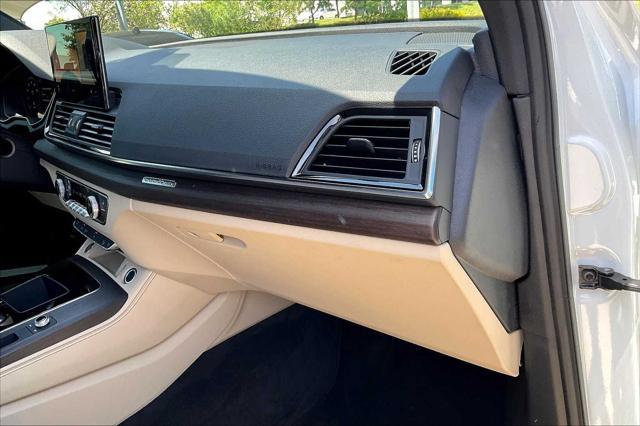 Photo of 2022 Glacier White Metallic Audi Q5