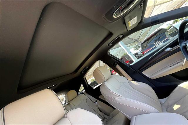 Photo of 2022 Glacier White Metallic Audi Q5