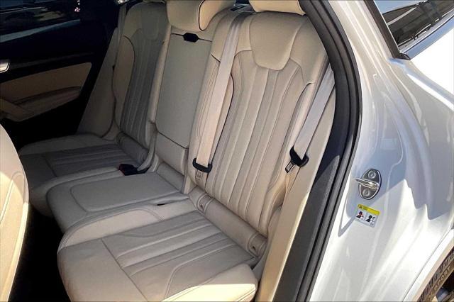 Photo of 2022 Glacier White Metallic Audi Q5