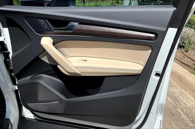 Photo of 2022 Glacier White Metallic Audi Q5