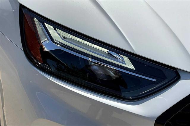 Photo of 2022 Glacier White Metallic Audi Q5