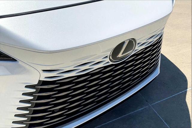 Photo of 2024 Eminent White Pearl Lexus RX 350