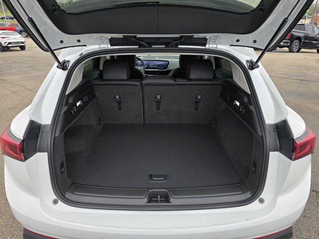 Photo of 2025 Summit White Buick Envision