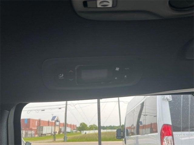 Photo of 2025 Bright White Clearcoat Chrysler Voyager