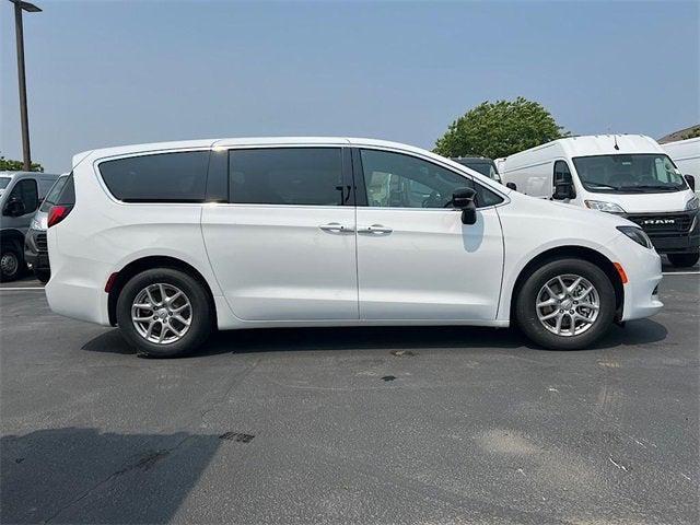 Photo of 2025 Bright White Clearcoat Chrysler Voyager