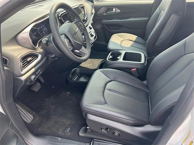 Photo of 2025 Bright White Clearcoat Chrysler Voyager