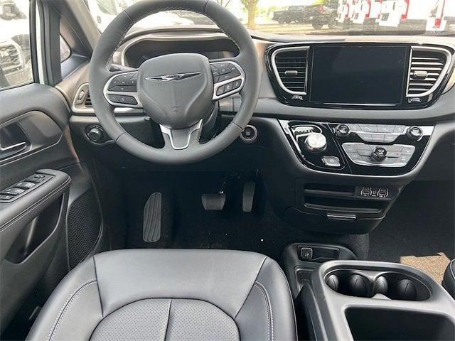 Photo of 2025 Bright White Clearcoat Chrysler Voyager