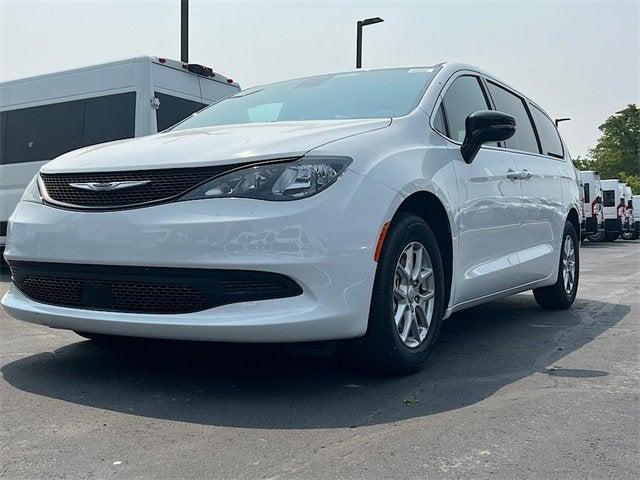 Photo of 2025 Bright White Clearcoat Chrysler Voyager