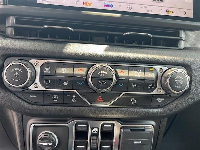 Photo of 2025 Black Clearcoat Jeep Wrangler