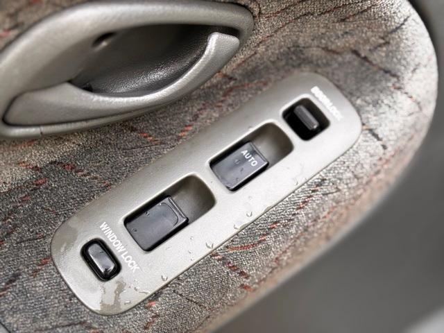 Photo of 2002 Silver Chevrolet Tracker