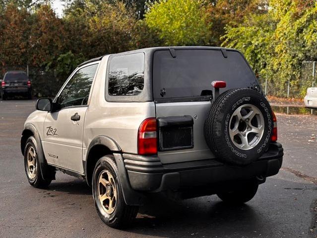 Photo of 2002 Silver Chevrolet Tracker