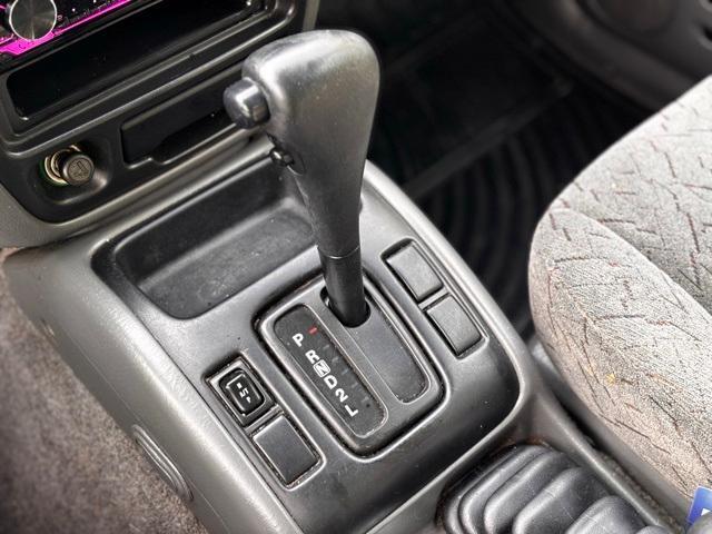 Photo of 2002 Silver Chevrolet Tracker