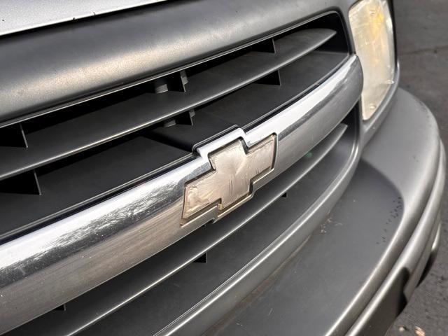 Photo of 2002 Silver Chevrolet Tracker