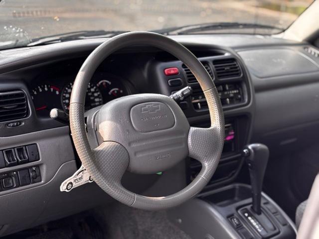 Photo of 2002 Silver Chevrolet Tracker