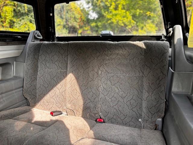 Photo of 2002 Silver Chevrolet Tracker