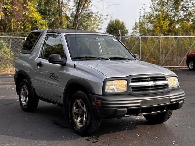 Photo of 2002 Silver Chevrolet Tracker