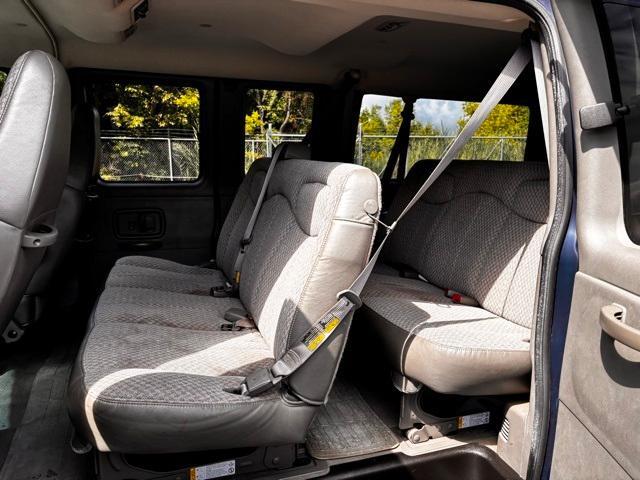 Photo of 2004 Indigo Blue Metallic Chevrolet Express 1500