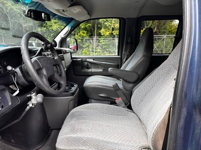 Photo of 2004 Indigo Blue Metallic Chevrolet Express 1500