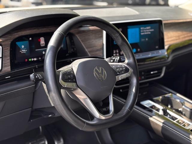Photo of 2024 Opal White Pearl Effect Volkswagen Atlas