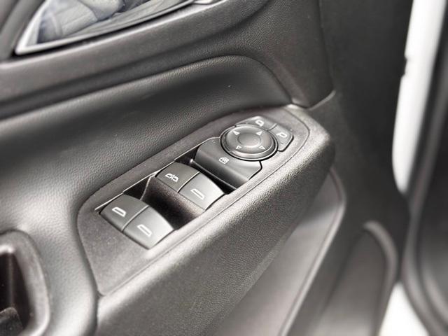 Photo of 2018 Summit White Chevrolet Equinox