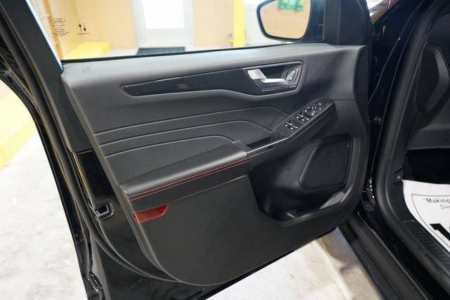Photo of 2024 Black Metallic Ford Escape