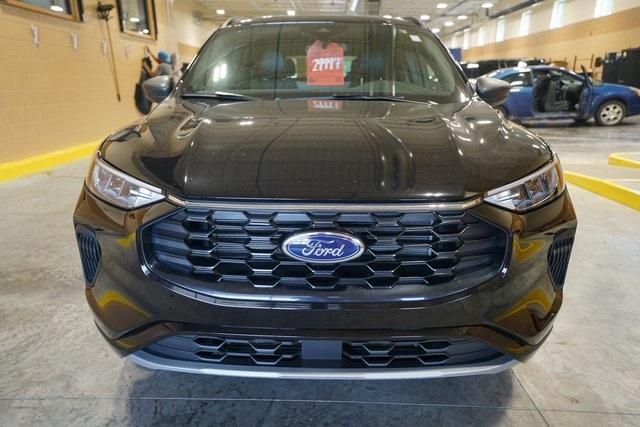 Photo of 2024 Black Metallic Ford Escape