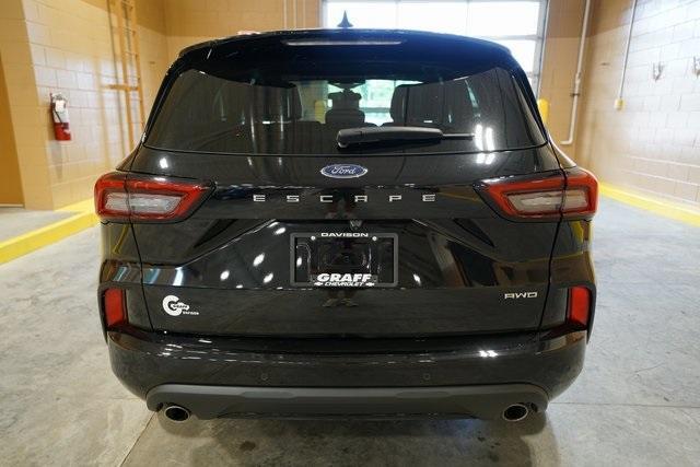 Photo of 2024 Black Metallic Ford Escape