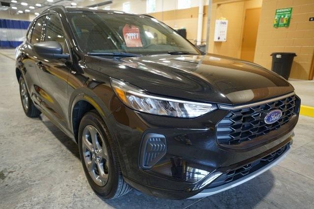 Photo of 2024 Black Metallic Ford Escape