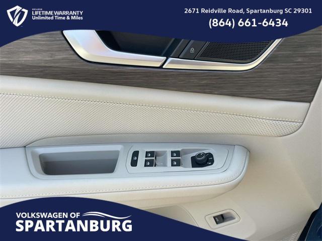 Photo of 2025 Mountain Lake B Volkswagen Atlas