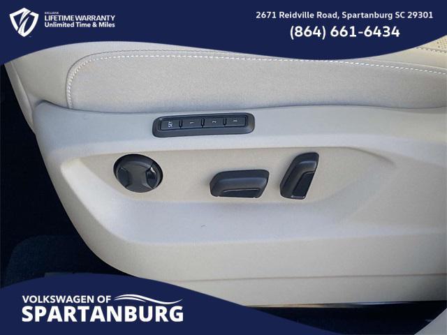 Photo of 2025 Opal White Volkswagen Atlas