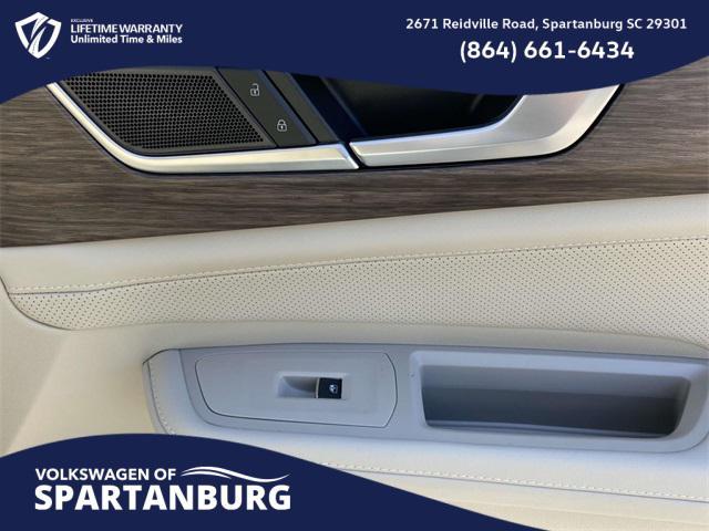 Photo of 2025 Opal White Volkswagen Atlas