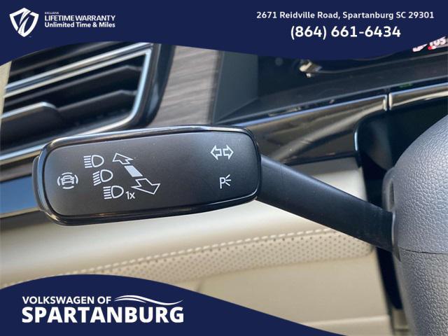 Photo of 2025 Opal White Volkswagen Atlas