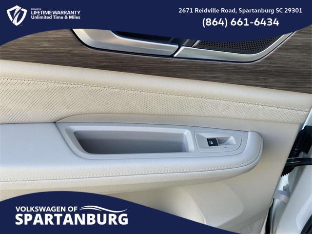 Photo of 2025 Opal White Volkswagen Atlas