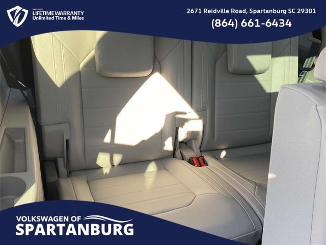Photo of 2025 Opal White Volkswagen Atlas