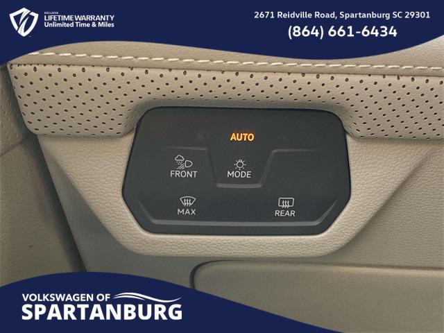 Photo of 2025 Opal White Volkswagen Atlas