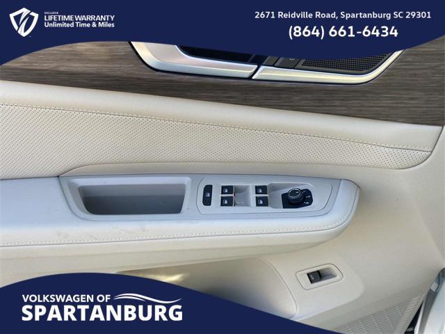 Photo of 2025 Opal White Volkswagen Atlas